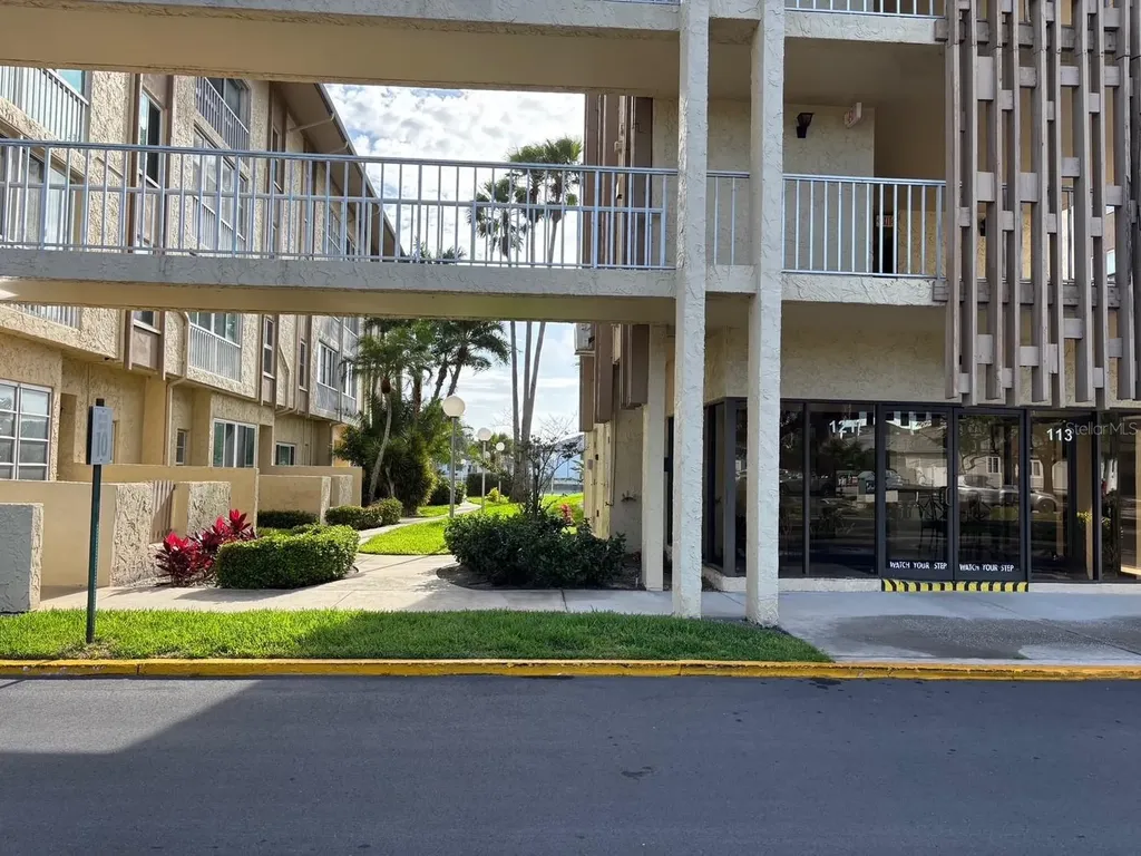 121 Island Way Clearwater Beach FL 33767