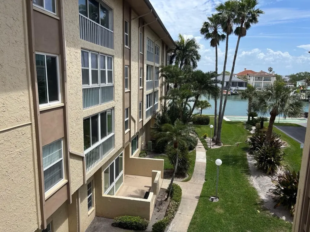 121 Island Way Clearwater Beach FL 33767
