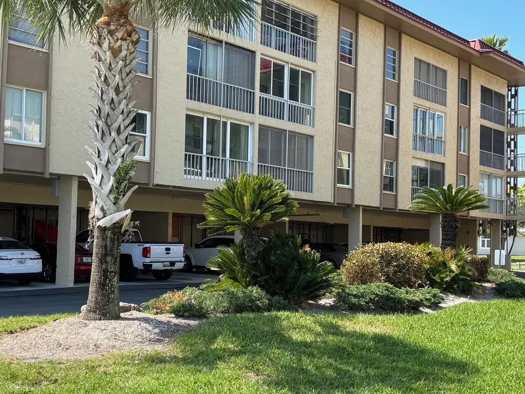 121 Island Way Clearwater Beach FL 33767
