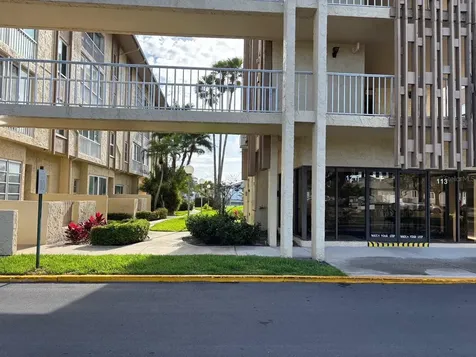 121 Island Way Clearwater Beach FL 33767