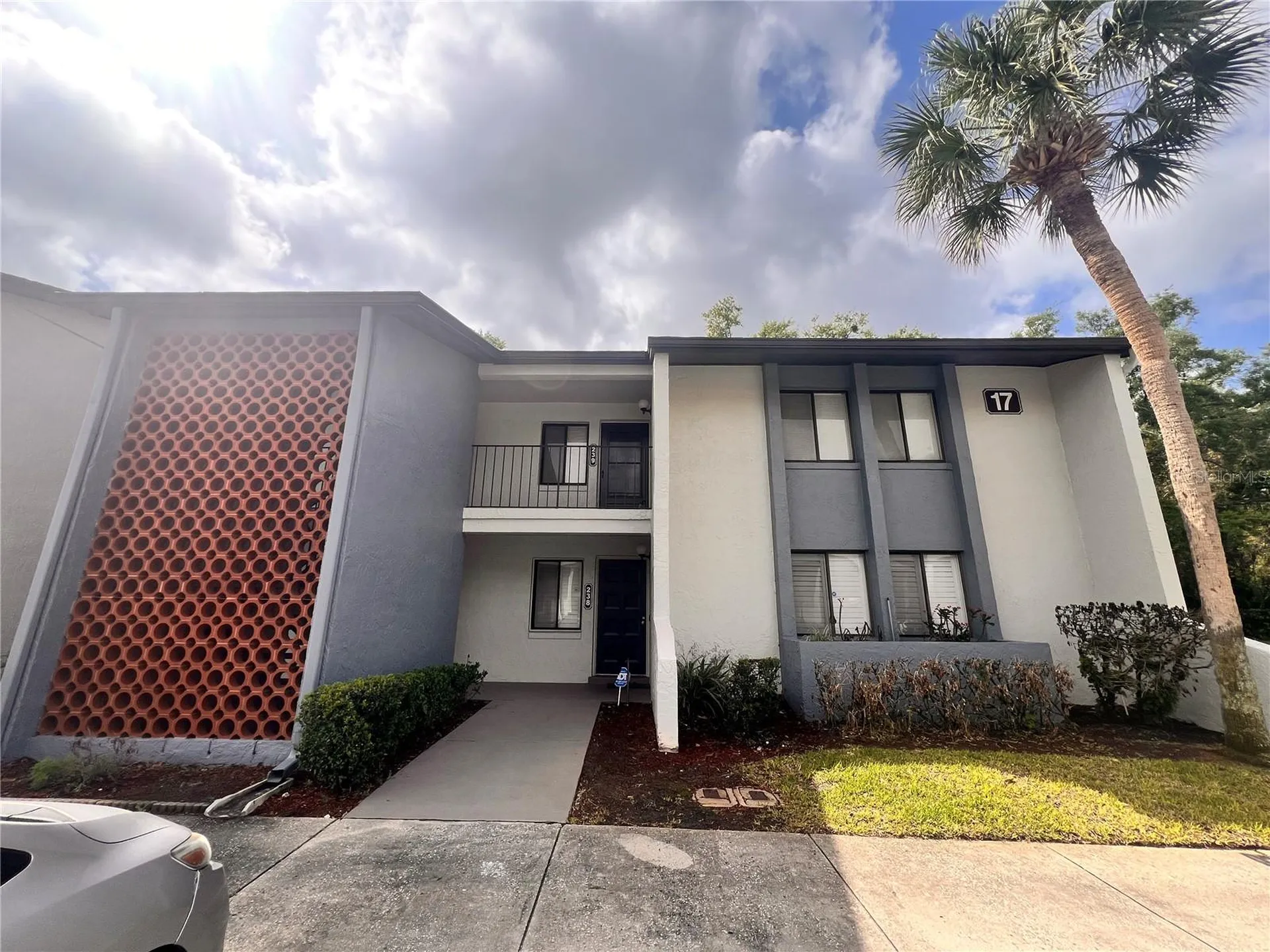 17 Escondido Circle Altamonte Springs FL 32701