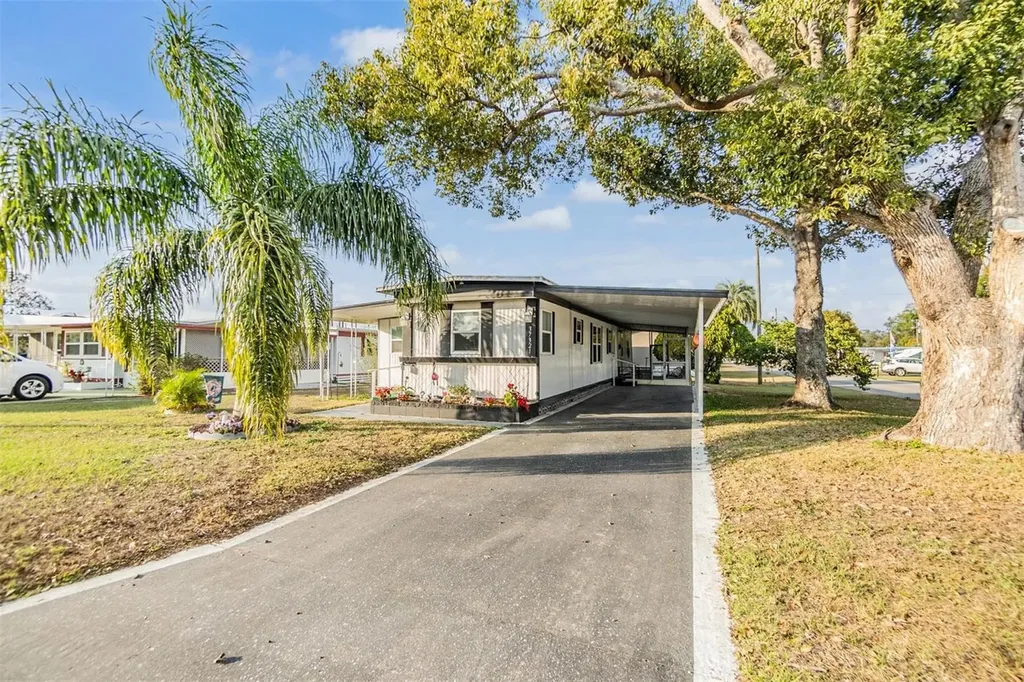 37321 8th Avenue Zephyrhills FL 33542