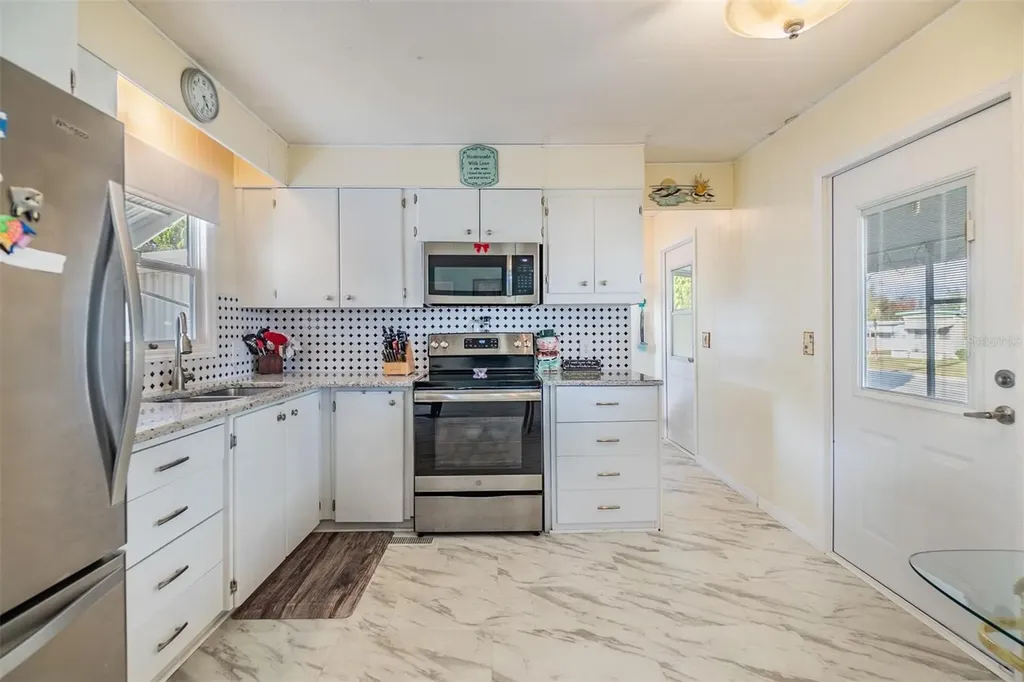 37321 8th Avenue Zephyrhills FL 33542