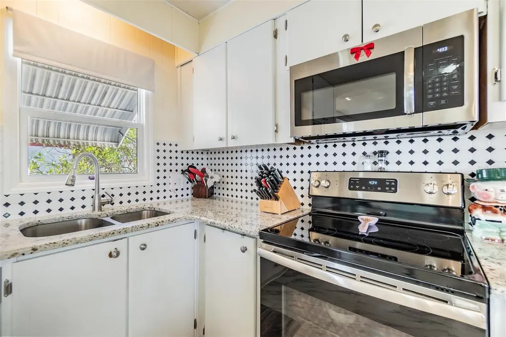 37321 8th Avenue Zephyrhills FL 33542