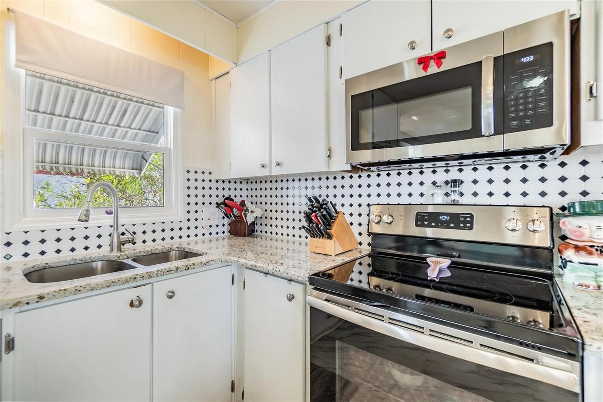 37321 8th Avenue Zephyrhills FL 33542