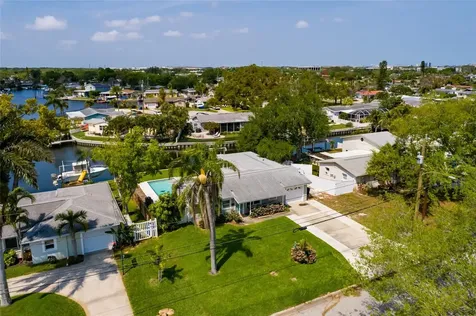 9294 Treasure Lane NE St Petersburg FL 33702