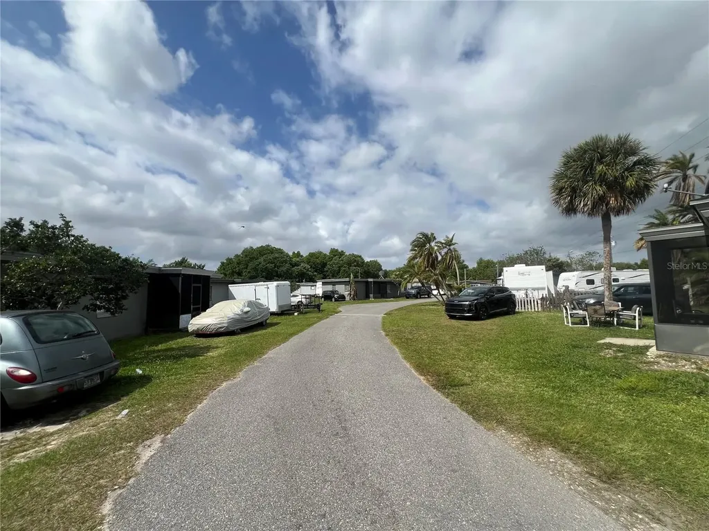 15992 W Colonial Drive Oakland FL 34787