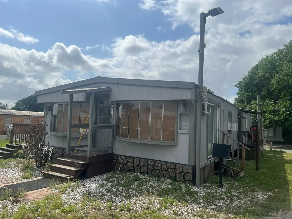 15992 W Colonial Drive Oakland FL 34787