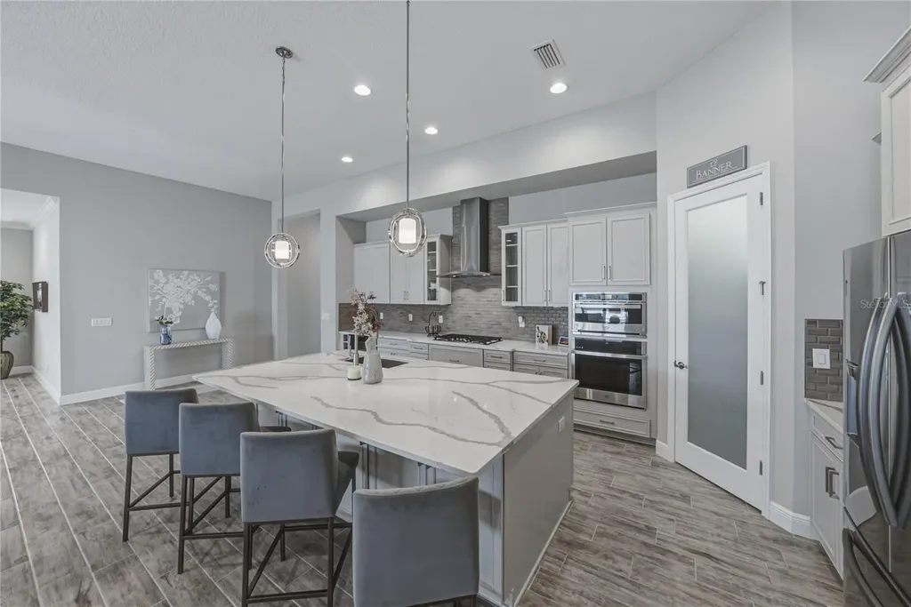 5623 Wayfarer Avenue Apollo Beach FL 33572