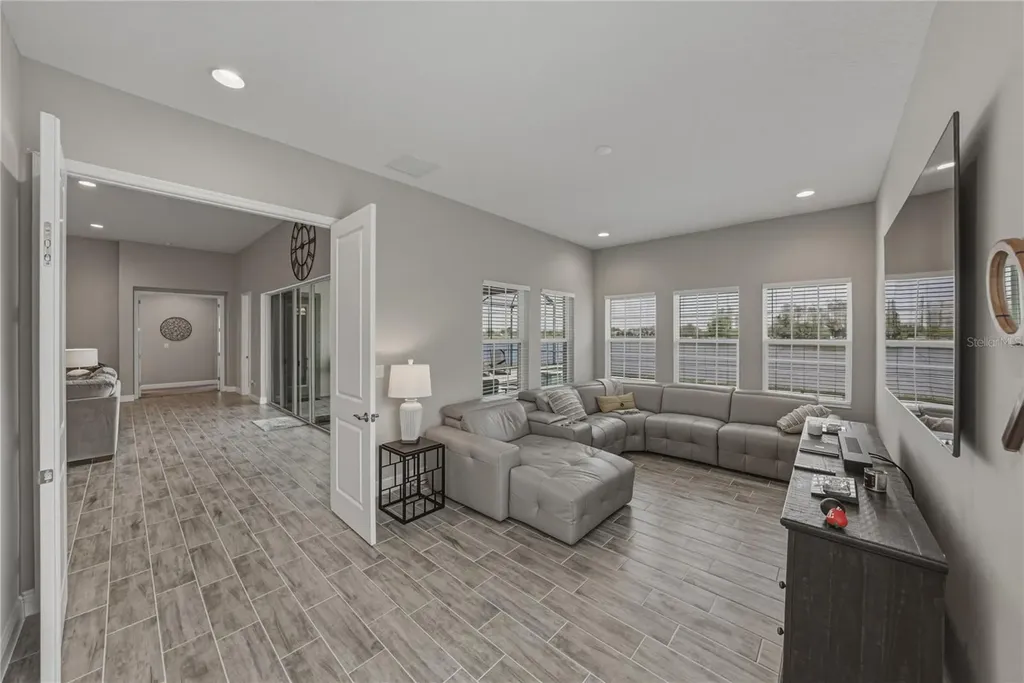 5623 Wayfarer Avenue Apollo Beach FL 33572