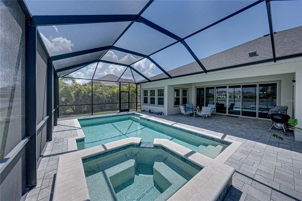 5623 Wayfarer Avenue Apollo Beach FL 33572