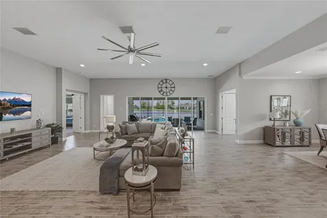 5623 Wayfarer Avenue Apollo Beach FL 33572