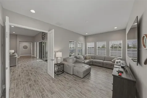 5623 Wayfarer Avenue Apollo Beach FL 33572
