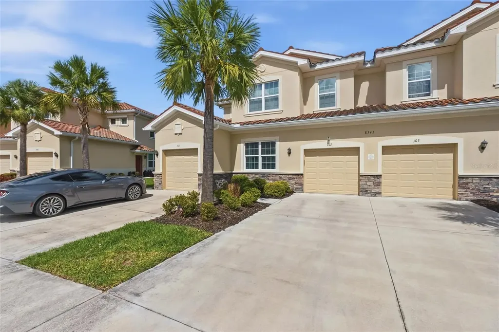 8342 Enclave Way Sarasota FL 34243