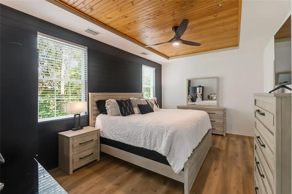 8342 Enclave Way Sarasota FL 34243