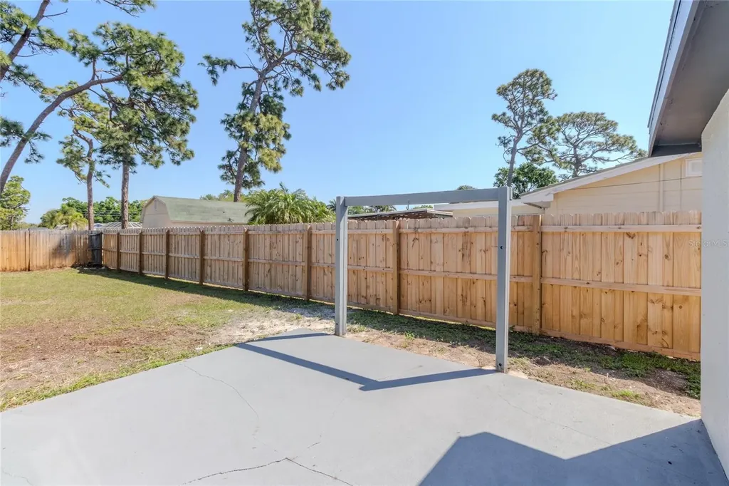 10889 124th Avenue Largo FL 33778