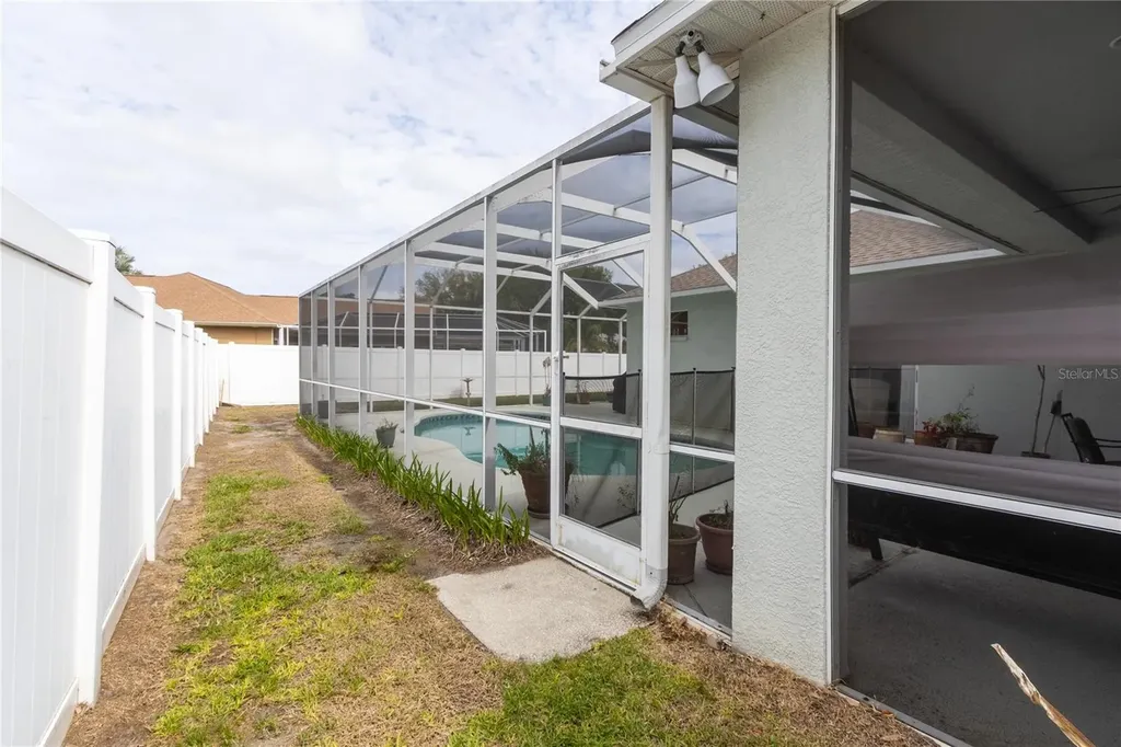 1812 Flower Branch Way Valrico FL 33594