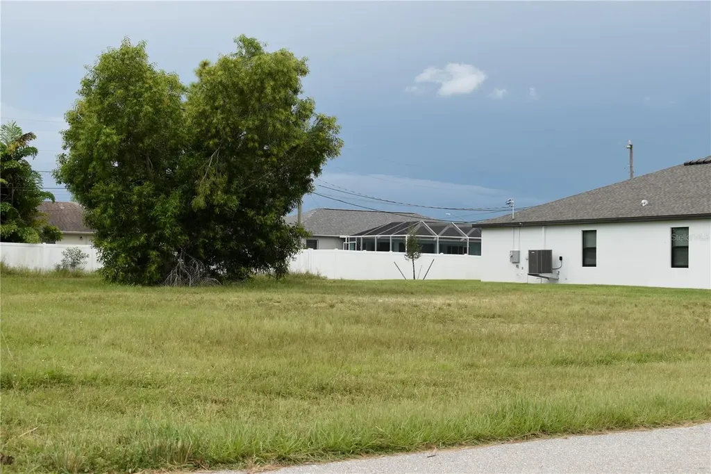 706 SW 21 Street Cape Coral FL 33991