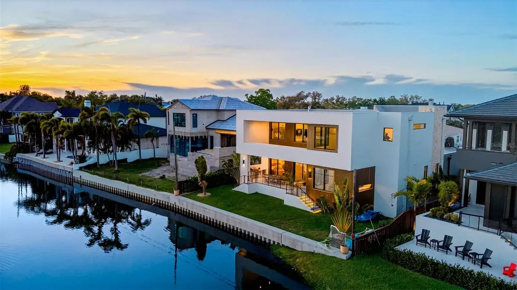 370 Belleair Drive NE St Petersburg FL 33704