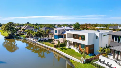 370 Belleair Drive NE St Petersburg FL 33704