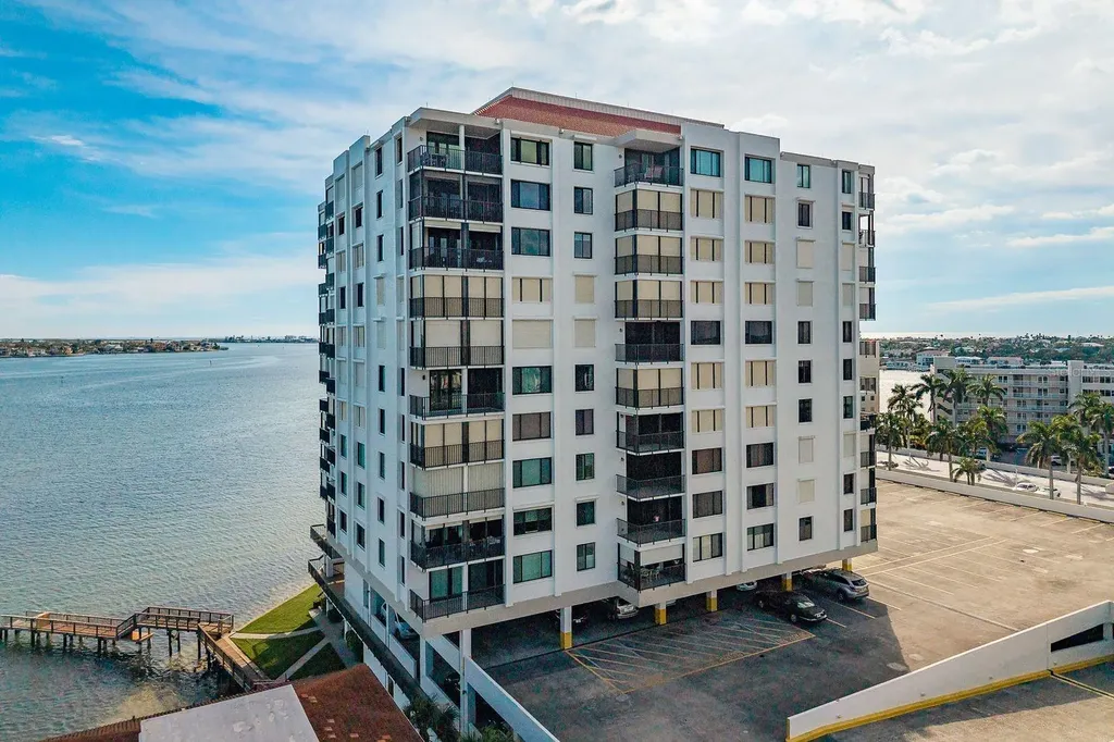 6287 Bahia Del Mar Circle St Petersburg FL 33715