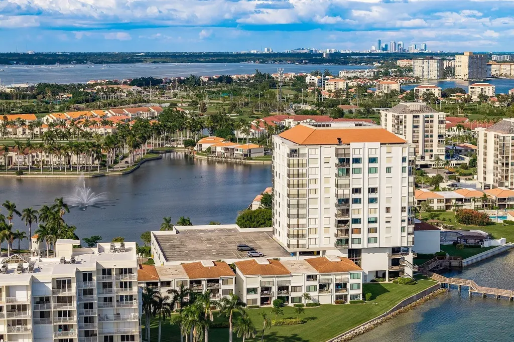 6287 Bahia Del Mar Circle St Petersburg FL 33715