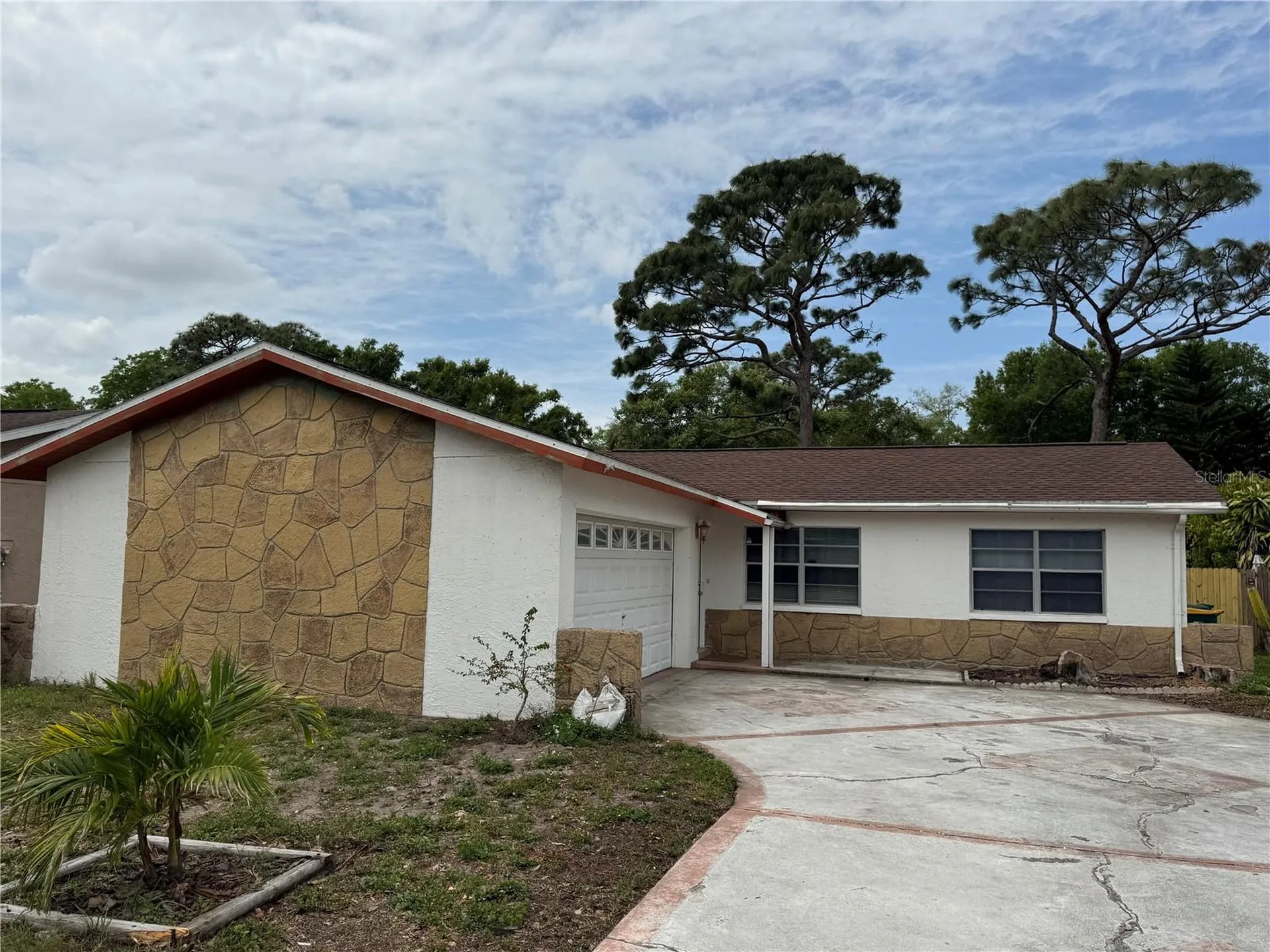 2074 Dodge Street Clearwater FL 33760