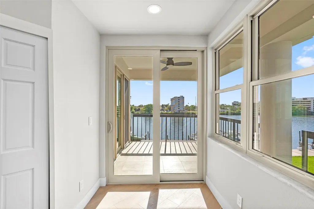 943 Seddon Cove Way Tampa FL 33602