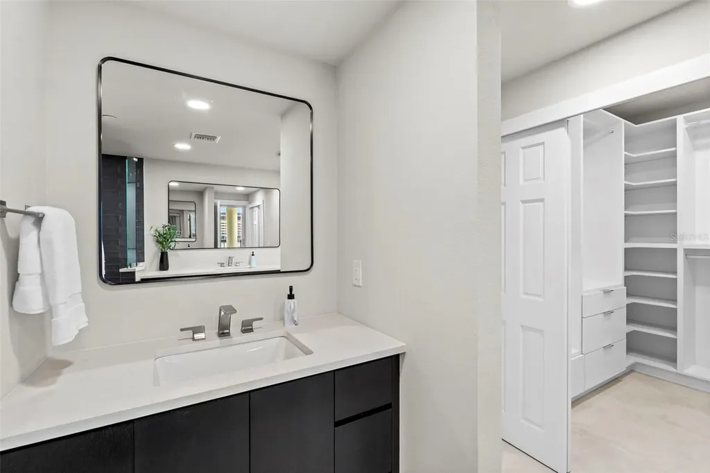 943 Seddon Cove Way Tampa FL 33602