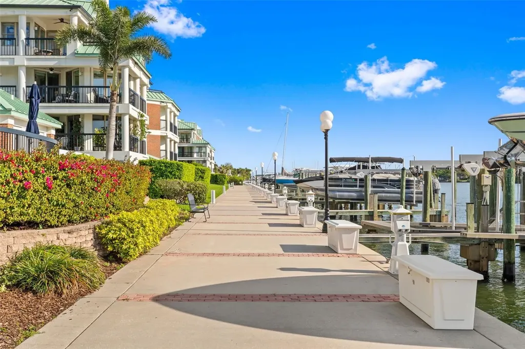 943 Seddon Cove Way Tampa FL 33602