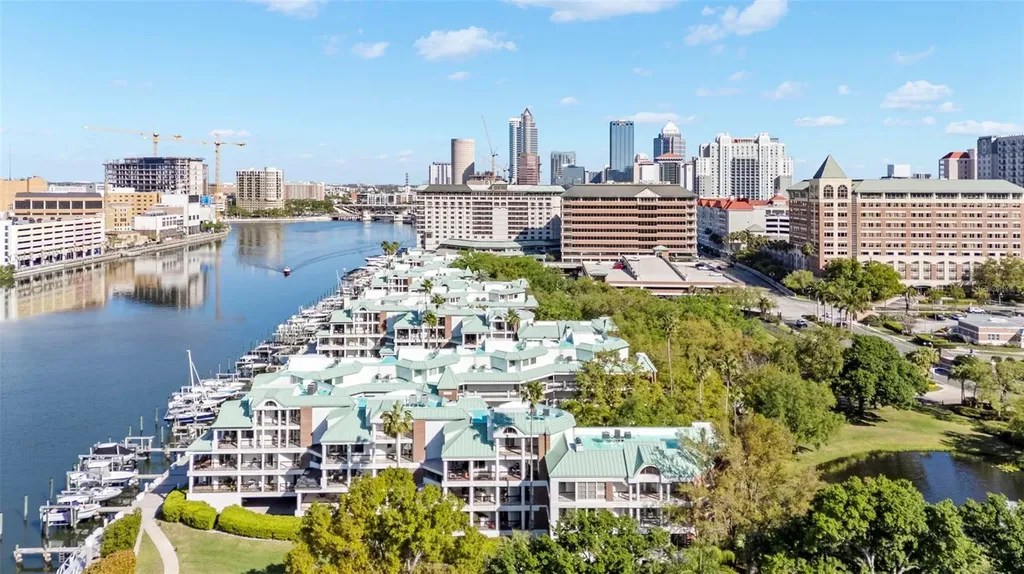 943 Seddon Cove Way Tampa FL 33602