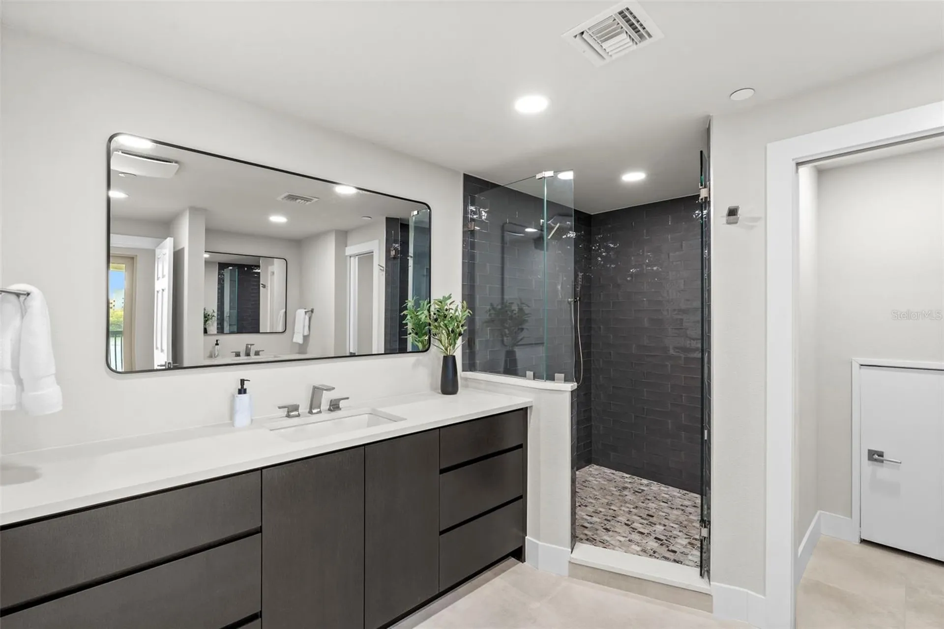 943 Seddon Cove Way Tampa FL 33602