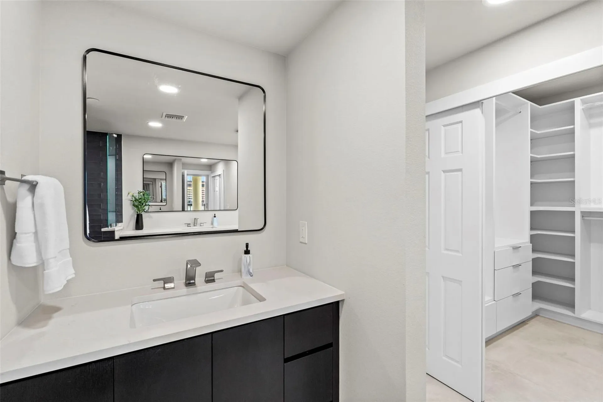 943 Seddon Cove Way Tampa FL 33602