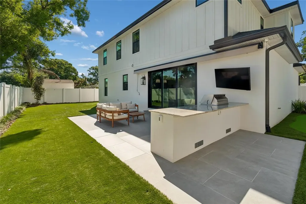 3209 W Rogers Avenue Tampa FL 33611