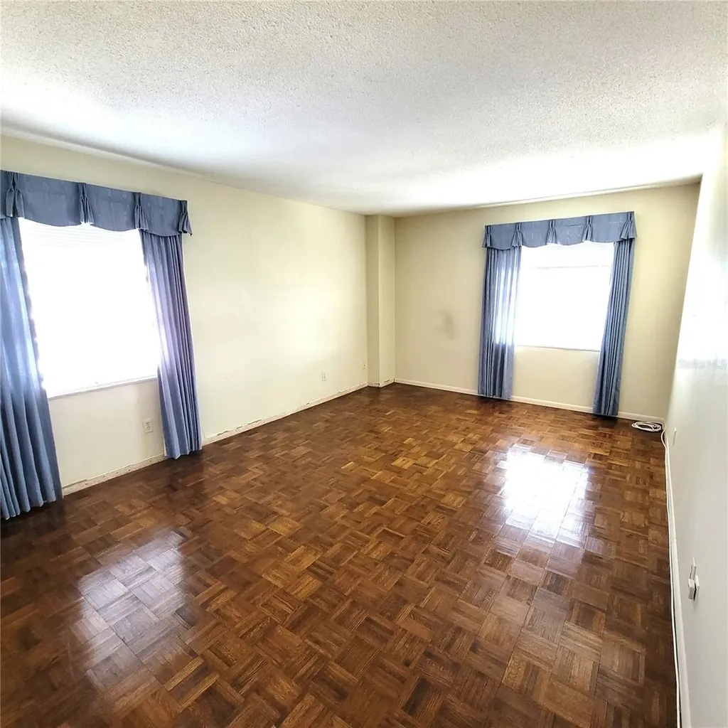 435 S Gulfstream Avenue Sarasota FL 34236