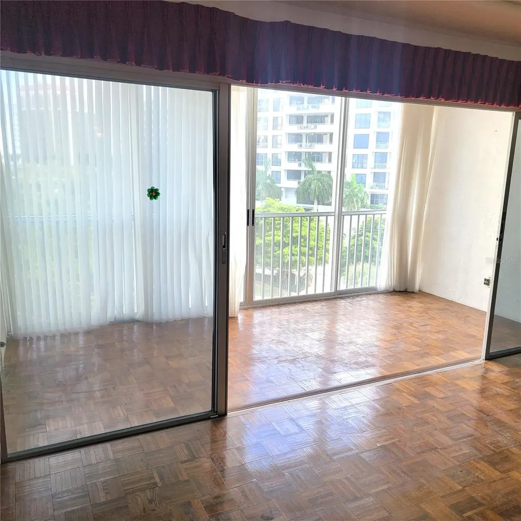 435 S Gulfstream Avenue Sarasota FL 34236