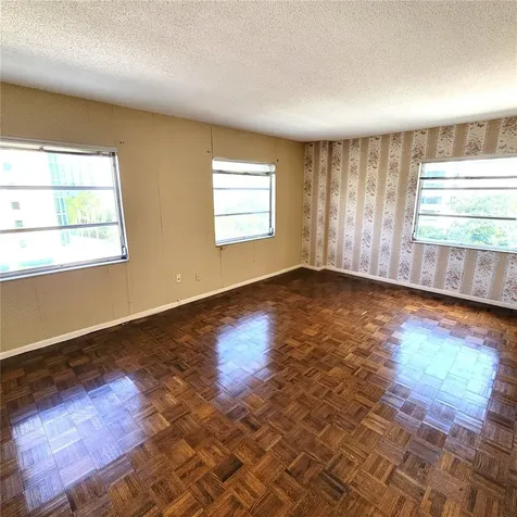 435 S Gulfstream Avenue Sarasota FL 34236