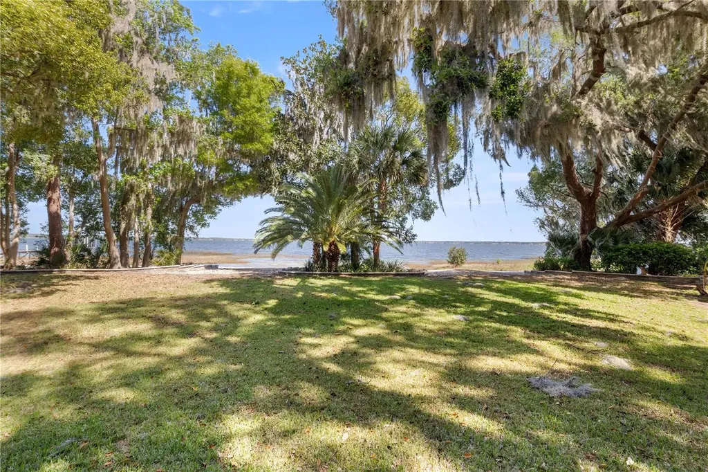 12621 SE Sunset Harbor Road Weirsdale FL 32195
