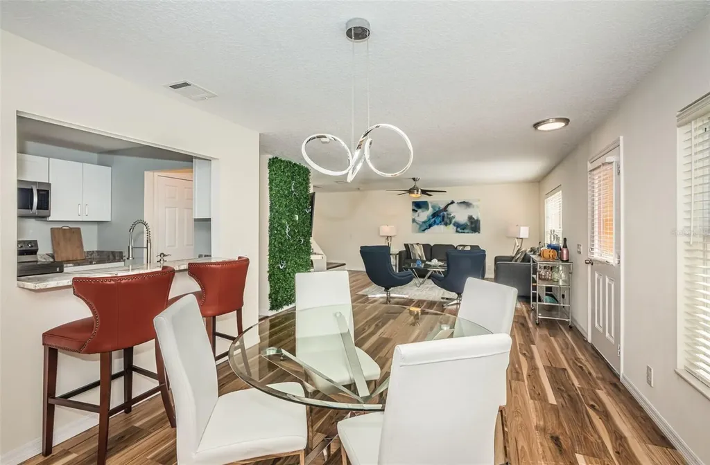 3876 Island Way St Petersburg FL 33705