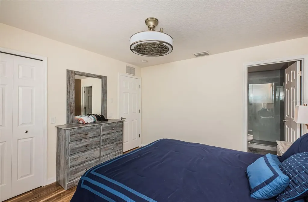 3876 Island Way St Petersburg FL 33705