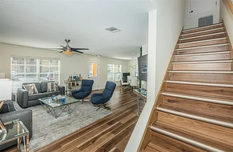 3876 Island Way St Petersburg FL 33705
