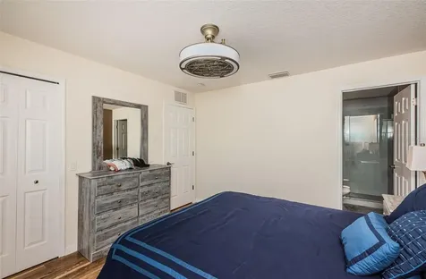 3876 Island Way St Petersburg FL 33705