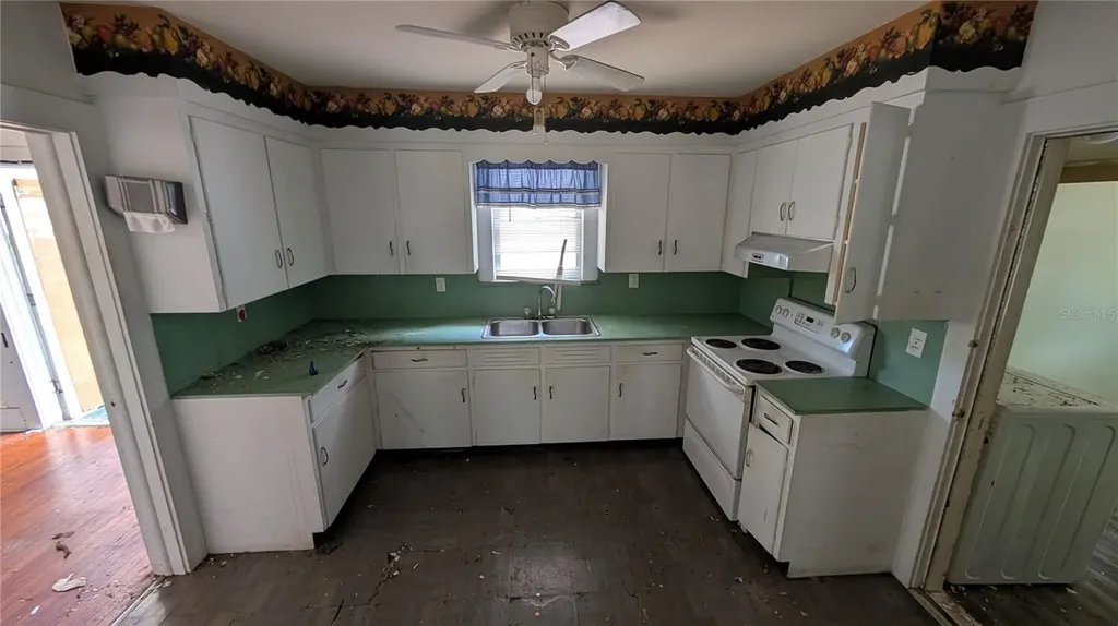 114 S Bungalow Park Avenue Tampa FL 33609