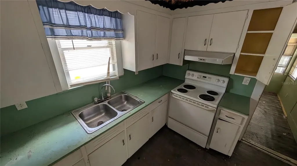 114 S Bungalow Park Avenue Tampa FL 33609