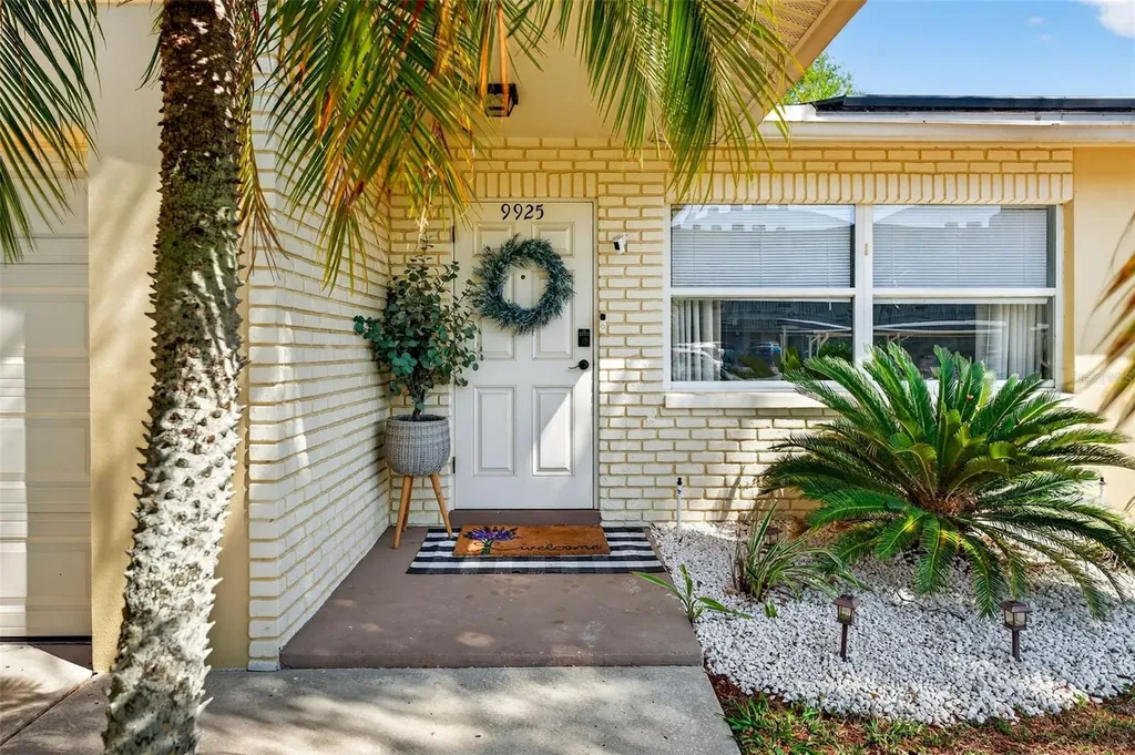 9925 47th Avenue N Seminole FL 33708