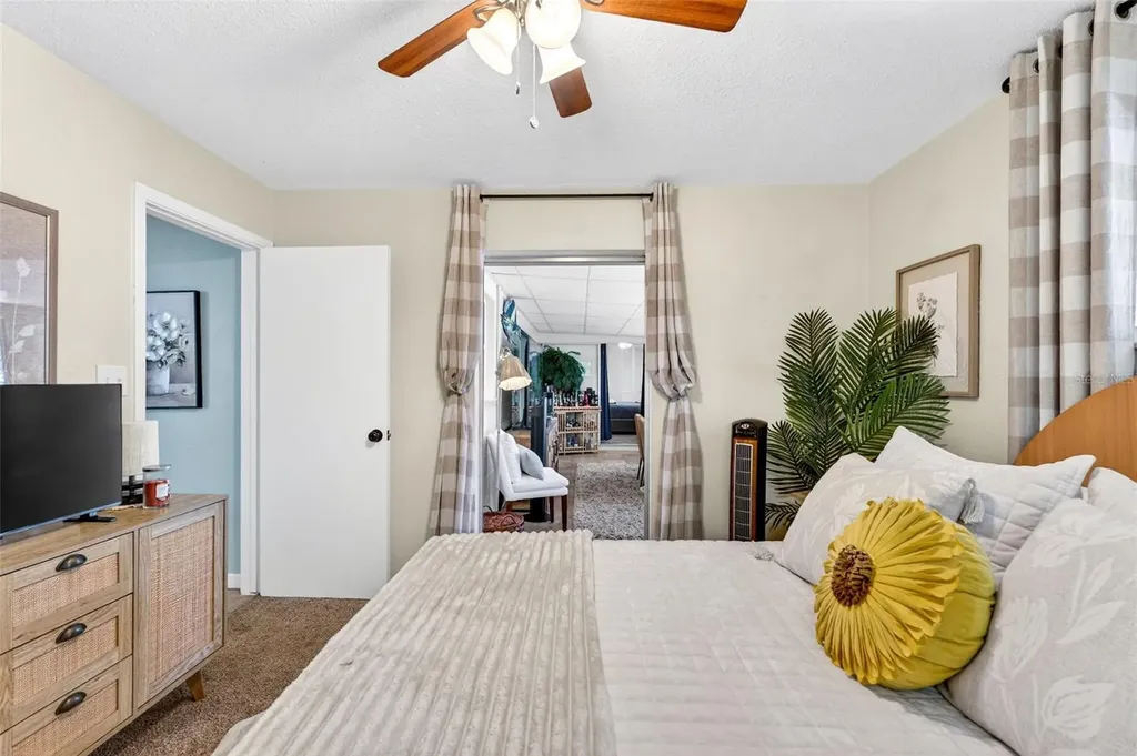 9925 47th Avenue N Seminole FL 33708