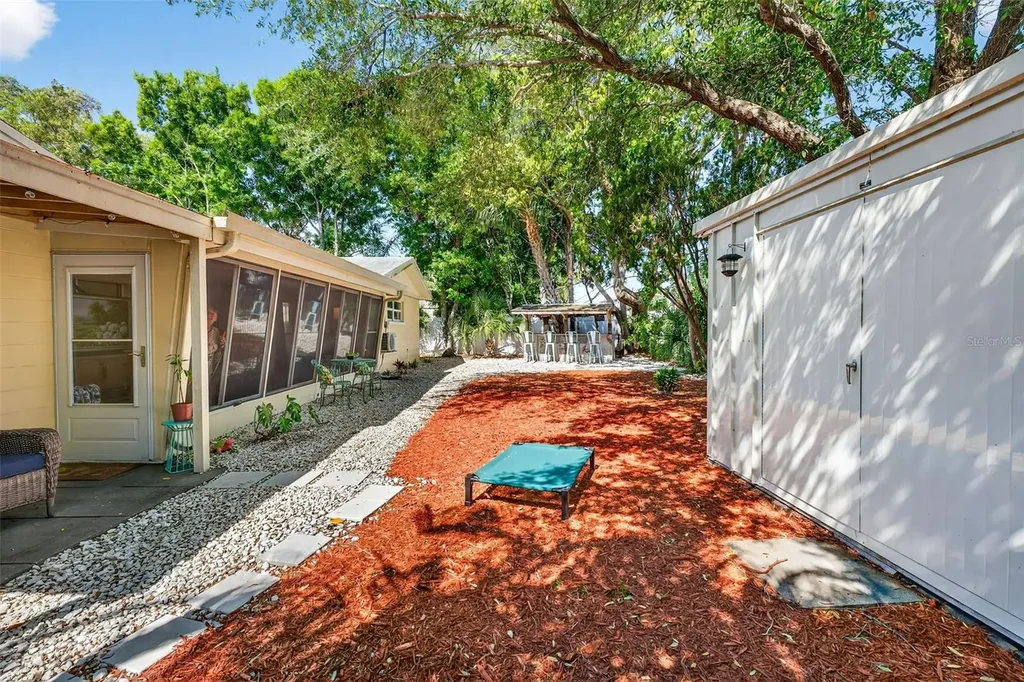 9925 47th Avenue N Seminole FL 33708