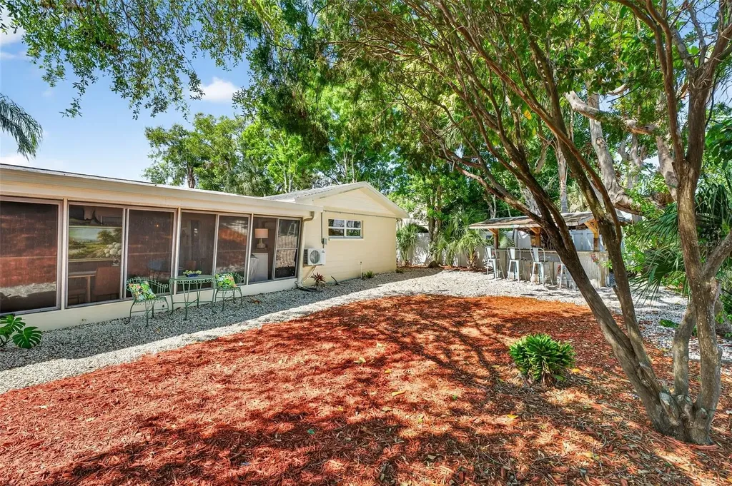9925 47th Avenue N Seminole FL 33708