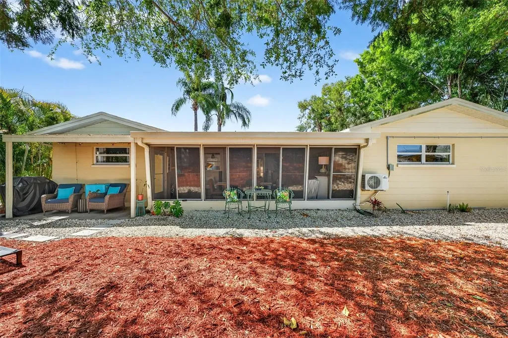 9925 47th Avenue N Seminole FL 33708