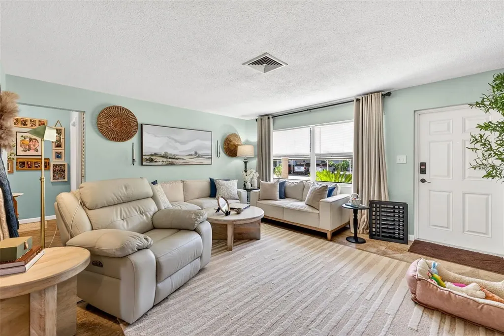 9925 47th Avenue N Seminole FL 33708